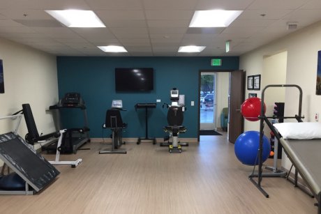 Adventist Health therapists moved to a new, larger space at the Save Mart Shopping Center on April 18.